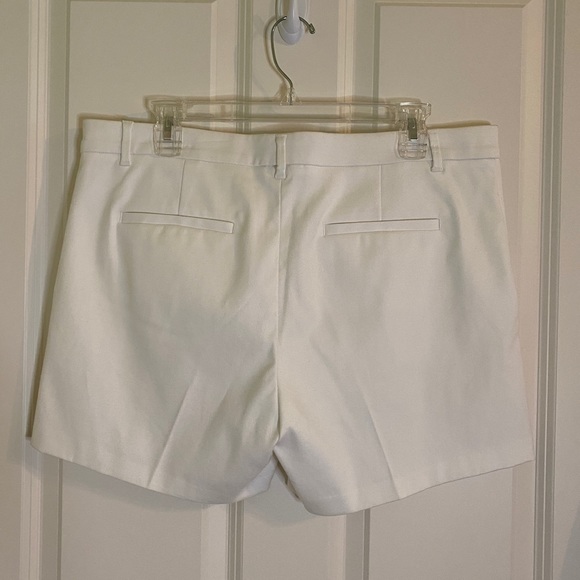 Banana Republic shorts white size 12 Hampton Fit very good condition - Picture 2 of 8